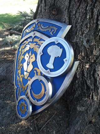 Illustration for article titled Man Builds Amazing Replica of Iconic World of Warcraft Shield